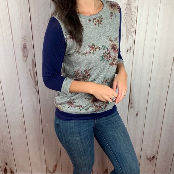 The Remi Top- grey navy floral 3/4 sleeve top - Picture 5 of 8